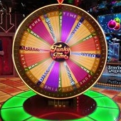 Aplicativo q76.com rodando em smartphone com jogos de cassino